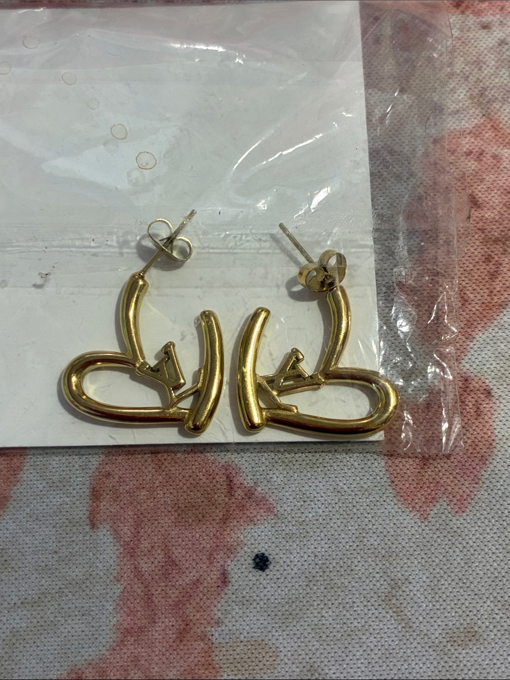 Source Unknown Gold Heart Outline Stud Earrings